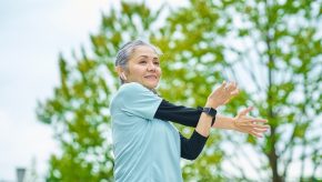 【お手軽】高齢者におすすめの運動5選！運動時間の目安や注意点も紹介